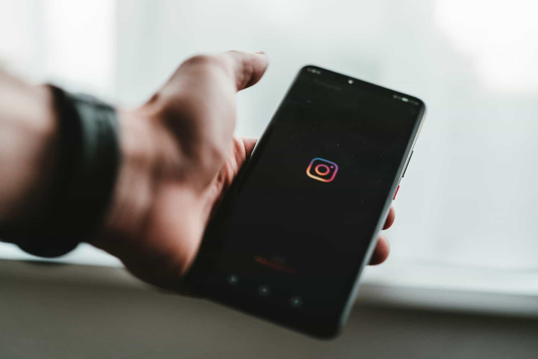 instagram followers icon dark phone