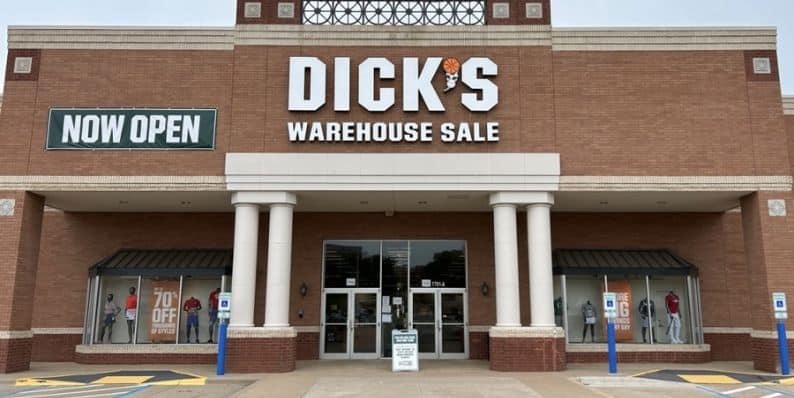 Regular Store Hours for Dick’s Sporting Goods