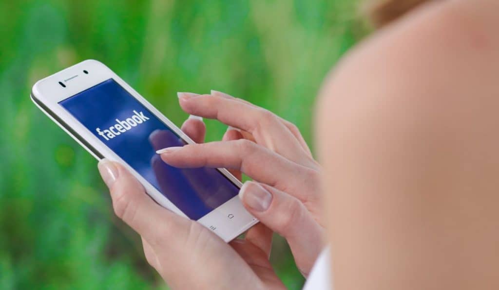 Unblock Someone on Facebook Mobile App (iPhone & Android)