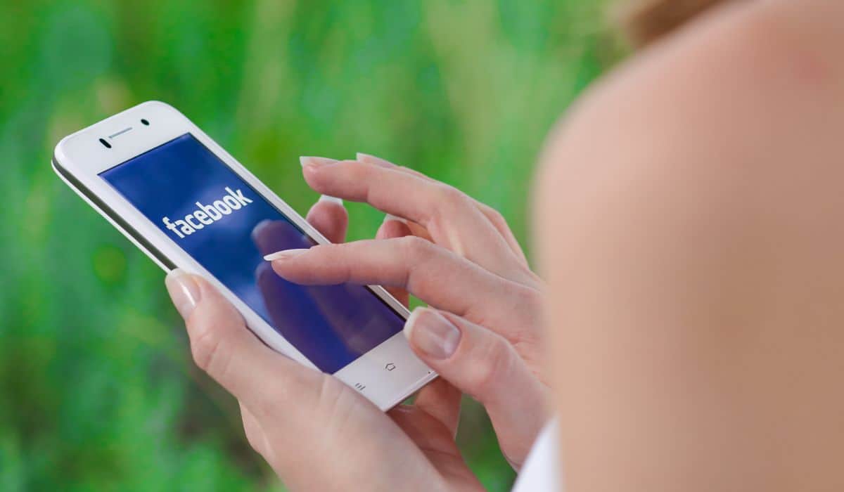 Unblock Someone on Facebook Mobile App (iPhone & Android)