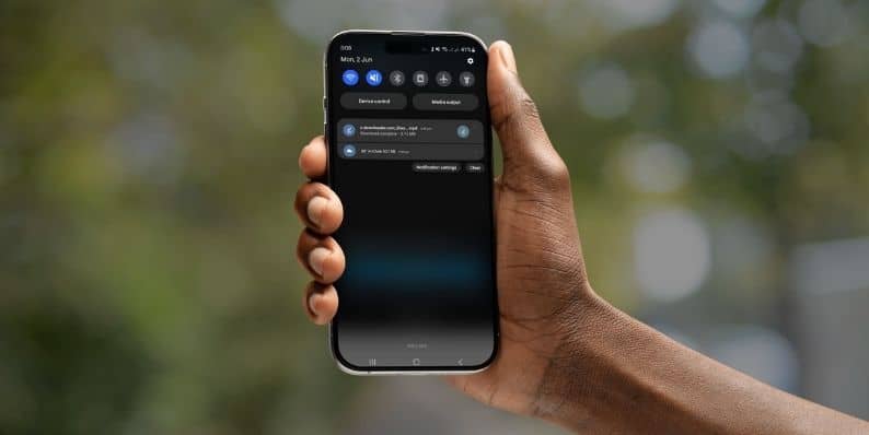 Use the Notification Panel Right After Downloading on Android phones 