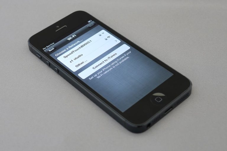 black iPhone 5 settings screen, photos default app, file types