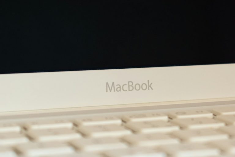 white macbook air turned off macbook error message, frustrated user, file problem